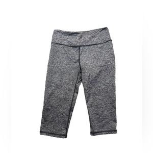 Victoria Secret Sport Knockout Cropped Capri Leggings Size Medium Gray Black